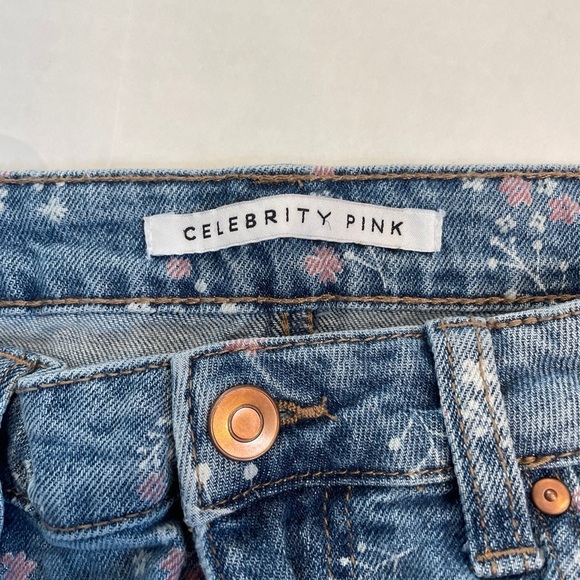 Celebrity Pink Floral Pattern Denim Shorts Size 9/29 - Picture 3 of 4